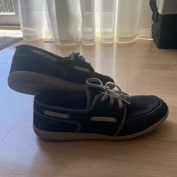 Nike shoes - Picture 1 of 5